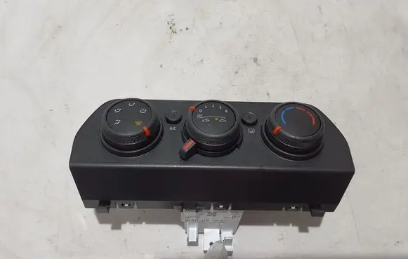 Dacia Sandero III Air conditioner control unit module 275004395R
