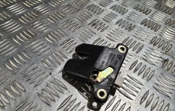Audi A4 S4 B5 8D Tailgate/trunk/boot lock/catch/latch