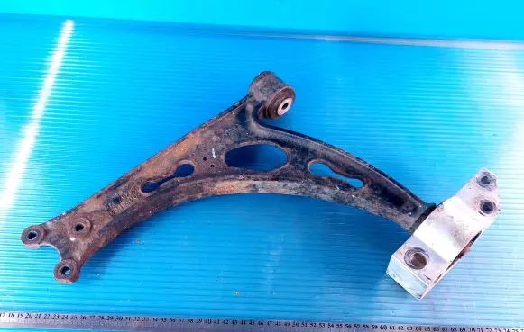 Volkswagen Touran I Rear control arm 1K0407153G