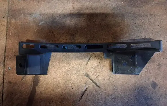 Volkswagen Touran I Front bumper mounting bracket 1T0807889B DNW013837