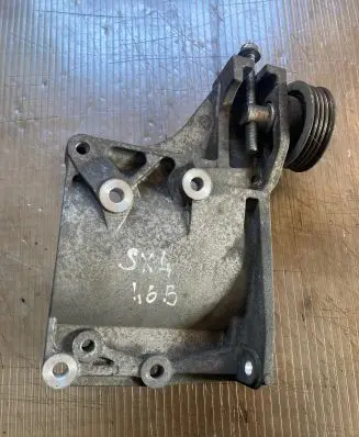 Suzuki SX4 S-Cross Generator/alternator bracket 