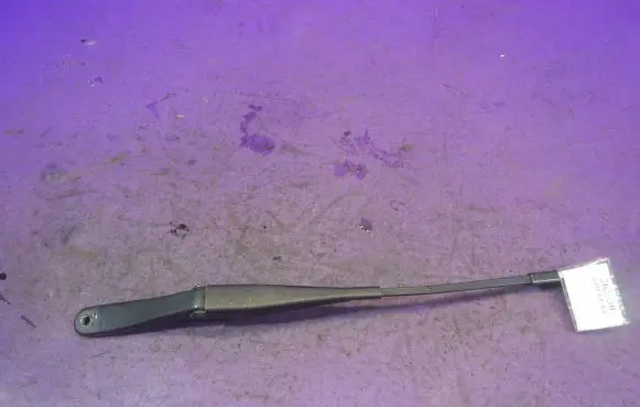 Opel Astra H Front wiper blade arm 13111219LH