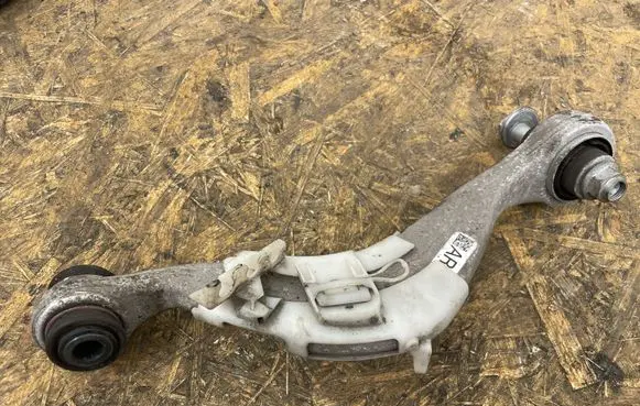 BMW 5 G30 G31 Rear upper control arm/wishbone 6883340