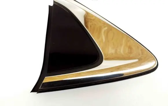 Rear fender molding trim