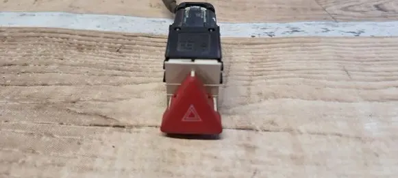 Volkswagen PASSAT B6 Hazard light switch 3C0953509 22905029