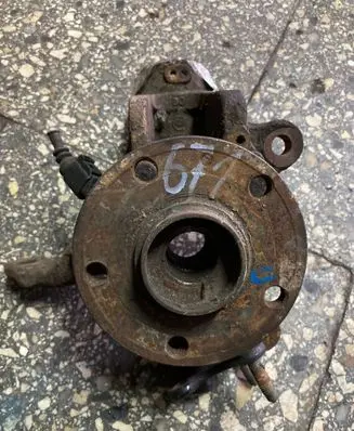 Volkswagen Touran I Front wheel hub