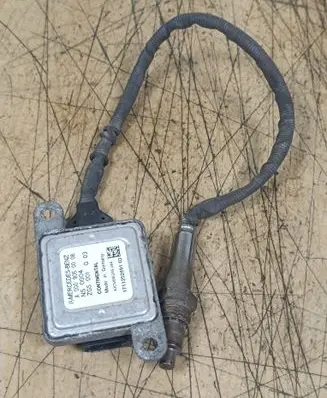 Mercedes-Benz Sprinter W906 Lambda probe sensor A0009050008