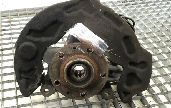 Peugeot 508 Front wheel hub spindle knuckle