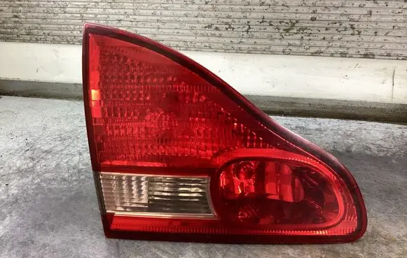Toyota Avensis Verso Rear/tail lights E130000
