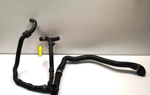 Volkswagen PASSAT B8 Engine coolant pipe/hose 5Q0122051BK
