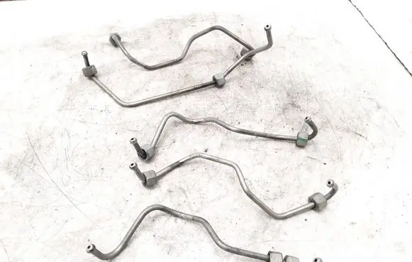 Peugeot 307 CC Fuel injector supply line/pipe 