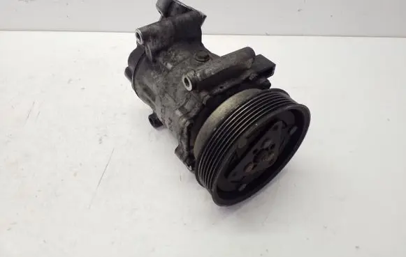 Nissan Juke I F15 Air conditioning (A/C) compressor (pump) 92600AZ74A