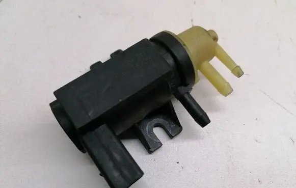 Volkswagen PASSAT B7 Turbo solenoid valve 906627A 70086800 89060