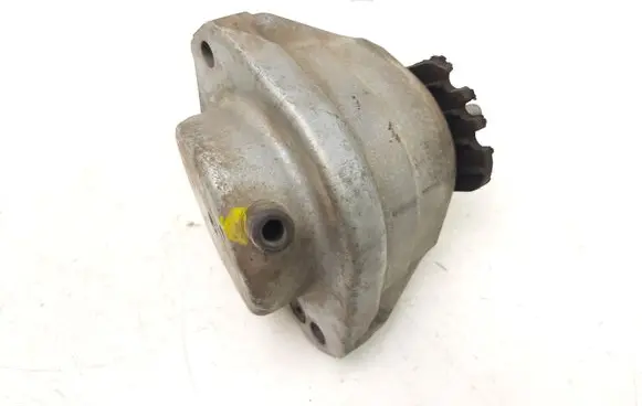 BMW 5 E60 E61 Engine mount bracket 6775028