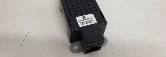Volkswagen Golf VI Aerial antenna amplifier 5M0035570B