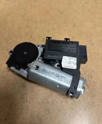 BMW 5 E39 Sunroof motor/actuator 676183814809 115852 T6T00201