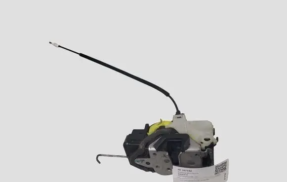 Opel Insignia A Front door lock 13503801