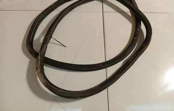 Volkswagen PASSAT B6 Rubber seal front coupe door 