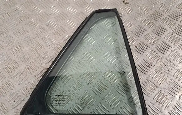 Toyota Avensis T270 Rear vent window glass 6812305100 6818805070