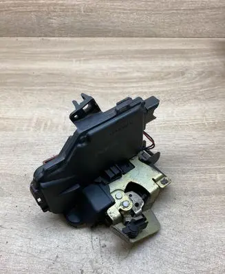 Audi A4 S4 B6 8E 8H Rear door lock 4B0839016D LEFTSIDE