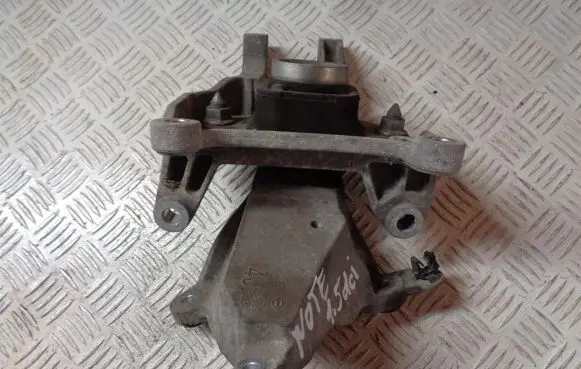 Nissan Note (E12) Gearbox mount