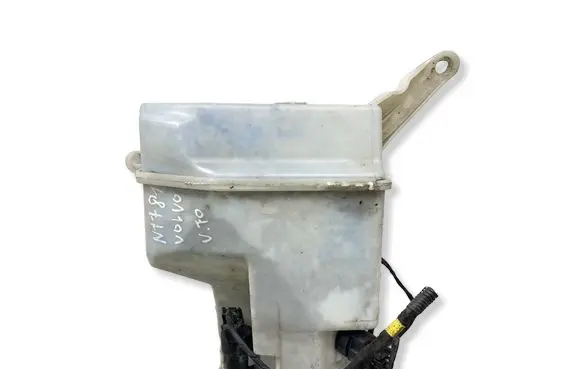 Volvo V70 Windshield washer fluid reservoir/tank 30784233 T655D 30784234