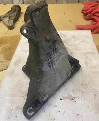 Volkswagen PASSAT B5.5 Engine mounting bracket 8D0199308L