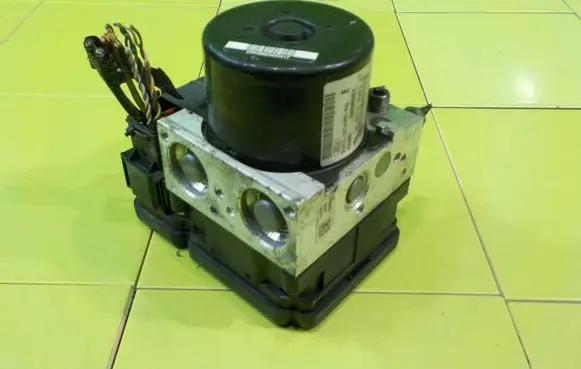 Ford C-MAX II ABS Pump BV612C405AG