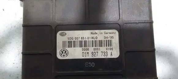Volkswagen Golf III Gearbox control unit/module 01M927733A 5DG00765101 1H1927739AM