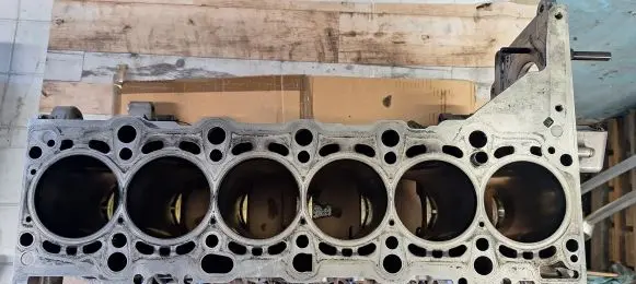 BMW 5 E60 E61 Engine block 7792822 306D3