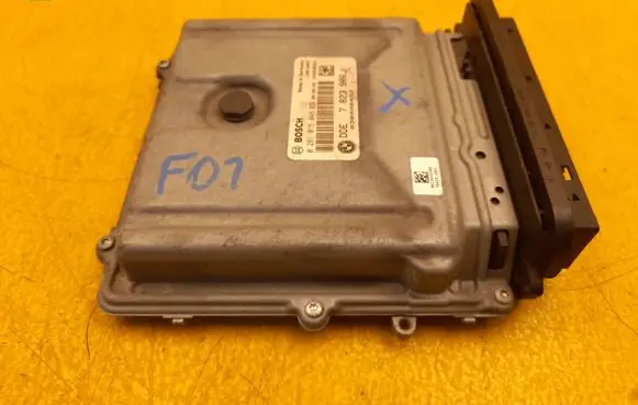 BMW 7 F01 F02 F03 F04 Engine control unit/module 7823906