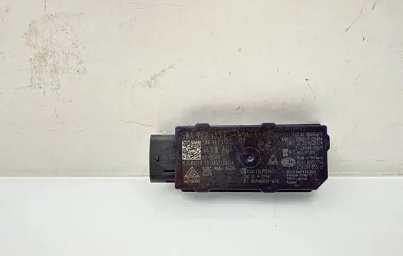 Volkswagen Golf VIII Aerial antenna amplifier 5WA962133E