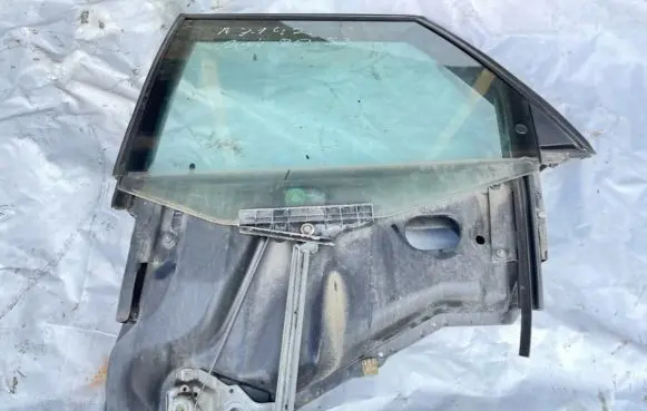 Audi 80 90 B3 Rear door window/glass frame 