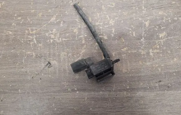 Audi A4 S4 B8 8K Turbo solenoid valve 037906283C