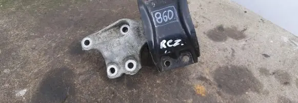 Engine mount vacuum valve