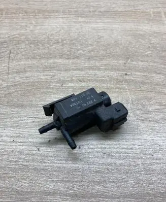 Volvo XC60 Vacuum valve 30611668 72224010
