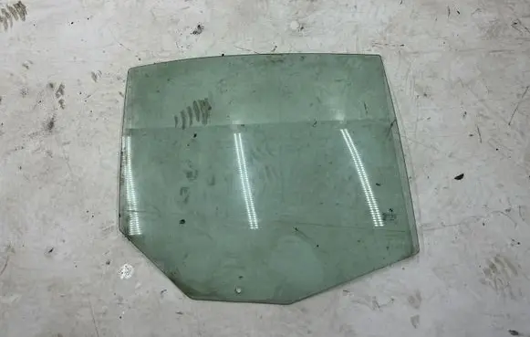 BMW 5 E60 E61 Front door window glass four-door 43R00049