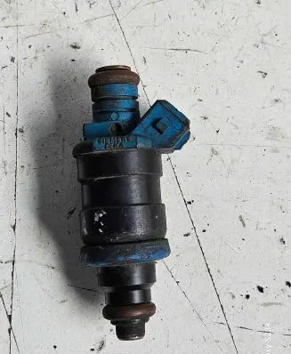 Volvo S70 V70 V70 XC Fuel injector 1389563