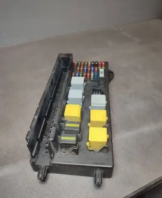 Volkswagen Crafter Fuse module 9065450201