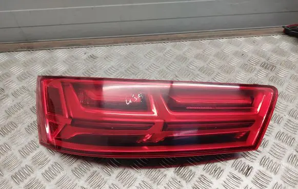 Audi Q7 4M Tailgate rear/tail lights 4M0945093L