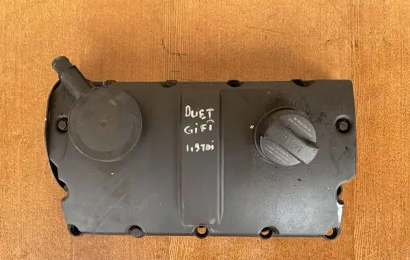 Volkswagen PASSAT B5 Rocker cam cover 038103475M