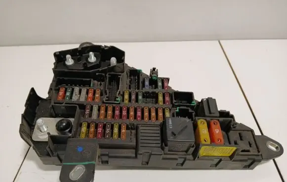 BMW 5 E60 E61 Fuse module 6906588