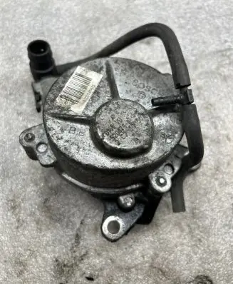 Volkswagen Cross Polo Vacuum pump 8200520476