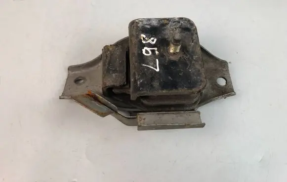 Subaru Legacy Engine mount bracket