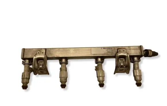 Ford Mondeo Mk III Fuel main line pipe L81113150 040123C