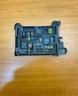 BMW X5 E70 Fuse box set B010105300 30551851040101