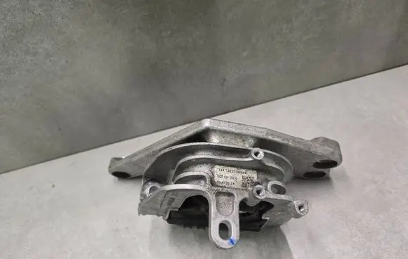 Audi A3 S3 8V Engine mount bracket 5Q0199262S