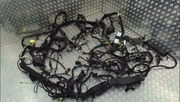 Volkswagen Touareg II Engine installation wiring loom