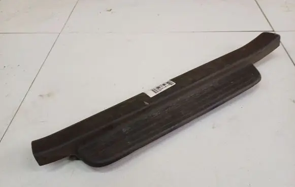 Front sill trim cover