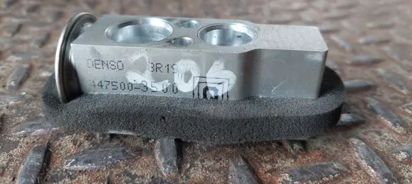 Lexus CT 200H Air conditioning (A/C) expansion valve 4475003500